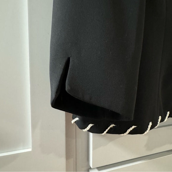 David Warren women’s Black Blazer with White Trim - Picture 6 of 7